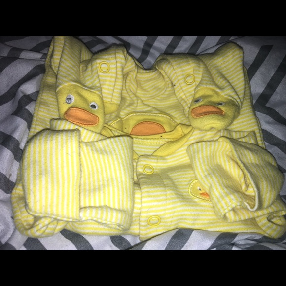 Footed pjs - Picture 2 of 4